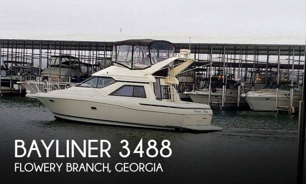 1997 Bayliner 3488 Avanti Command Bridge