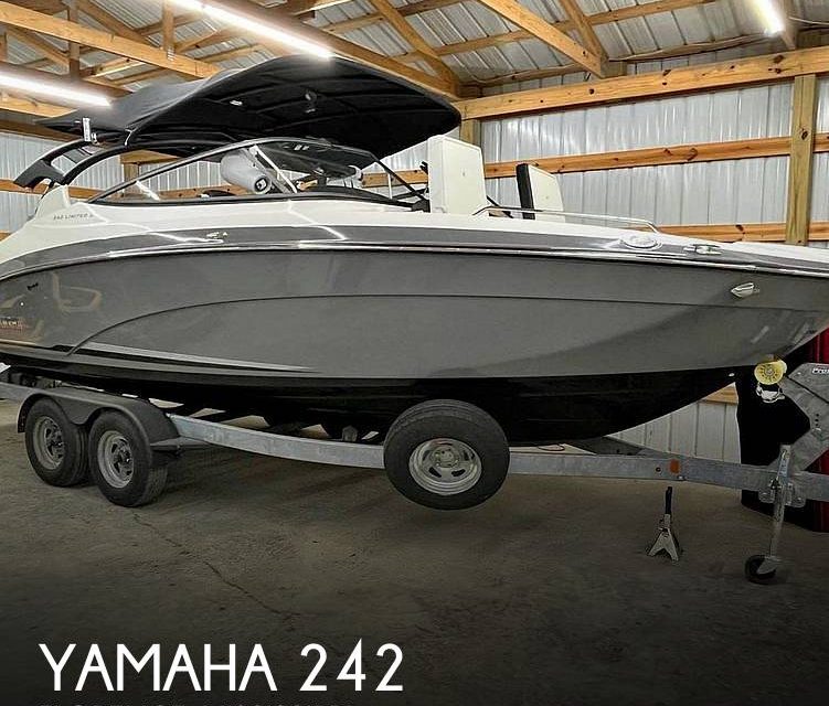 2019 Yamaha 242 limited se series