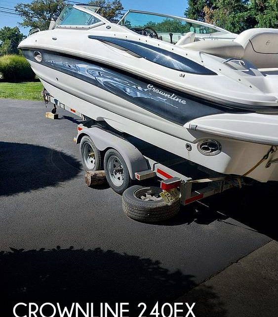 2005 Crownline 240EX