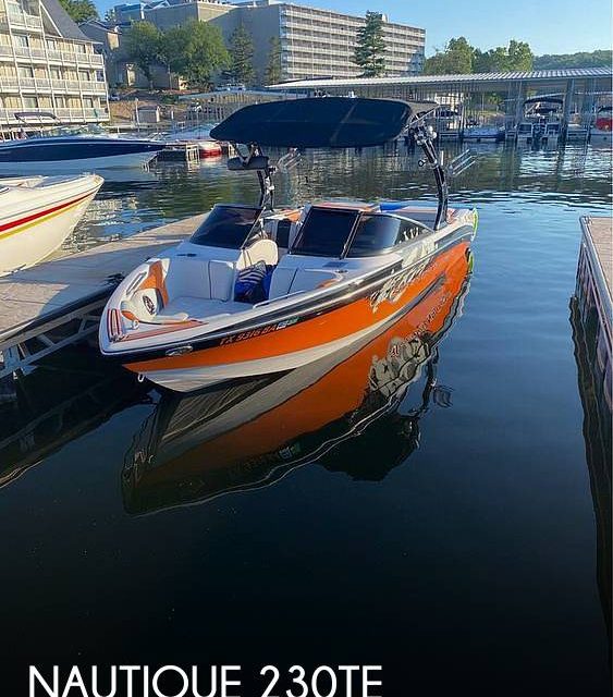 2010 Nautique 230te