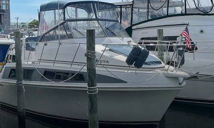 1996 Carver 330 Mariner