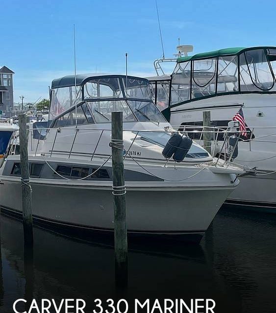 1996 Carver 330 Mariner