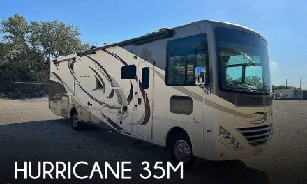 2017 Thor Motor Coach Hurricane 35M