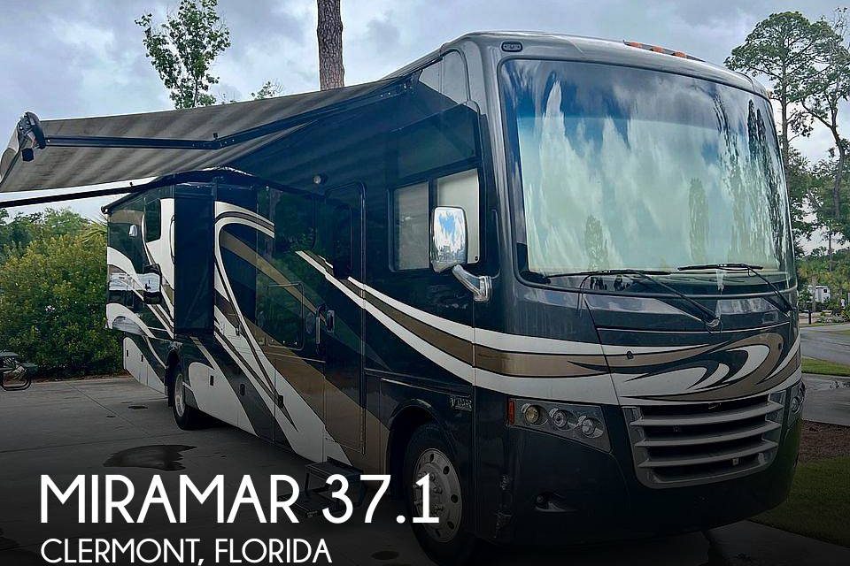 2017 Thor Motor Coach Miramar 37.1