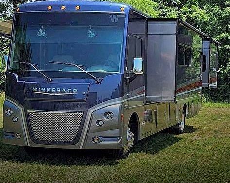 2021 Winnebago Adventurer 36z