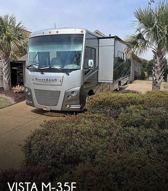 2017 Winnebago Vista M-35F