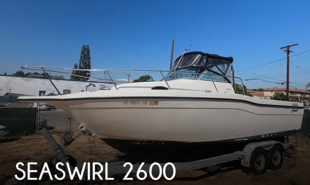 2002 Seaswirl Striper 2600