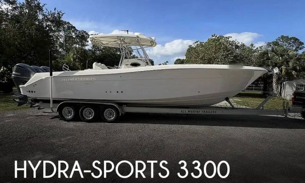 2004 Hydra-Sports Vector 3300