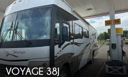 2006 Winnebago Voyage 38J