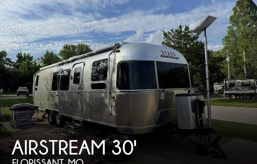 2022 Airstream Airstream FLYING CLOUD 30 FB Office