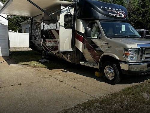 2017 Coachmen Concord 300TS