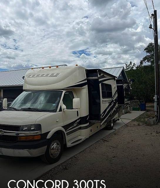 2012 Coachmen Concord 300TS