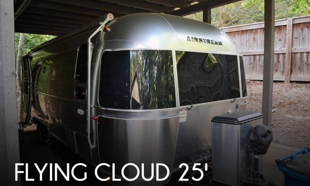 2020 Airstream Flying Cloud 25FB Queen