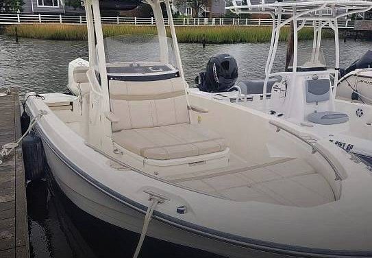 2023 Boston Whaler 220 DAUNTLESS