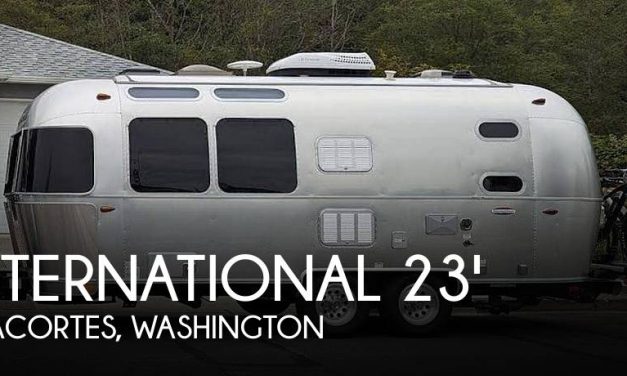 2017 Airstream International 23D Serenity