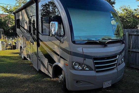 2015 Thor Motor Coach Axis 24.1