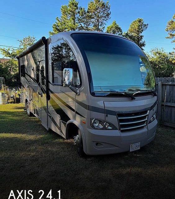 2015 Thor Motor Coach Axis 24.1