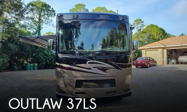 2015 Thor Motor Coach Outlaw 37LS