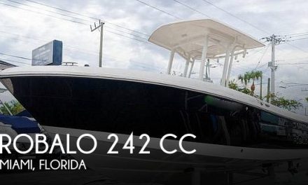 2015 Robalo 242 CC