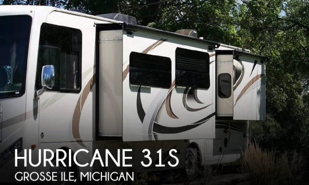 2017 Thor Motor Coach Hurricane 31S