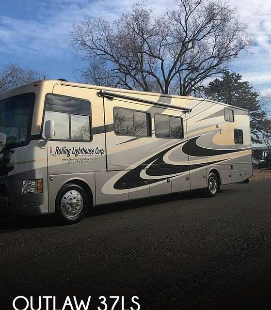 2013 Thor Motor Coach Outlaw 37LS