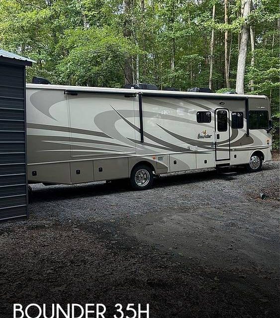 2009 Fleetwood Bounder 35h