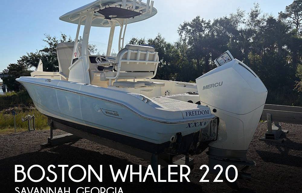 2022 Boston Whaler 220 DAUNTLESS