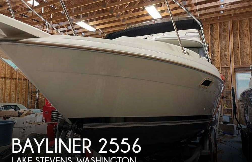 1994 Bayliner Ciera 2556 Command Bridge