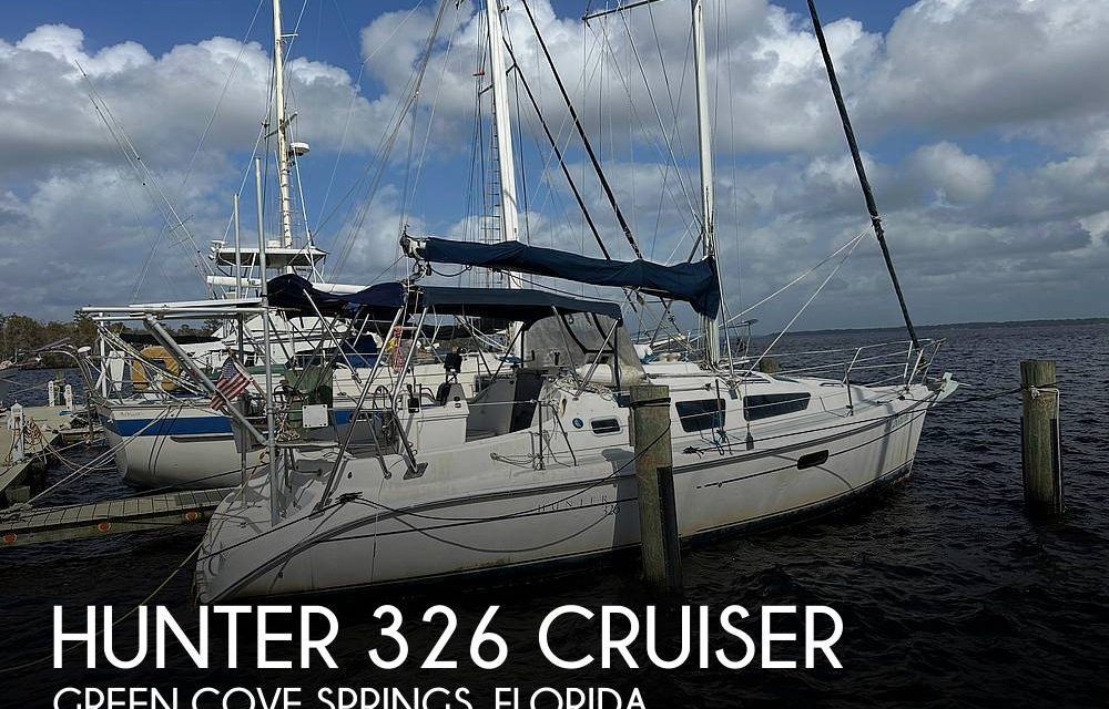 2002 Hunter 326 Cruiser