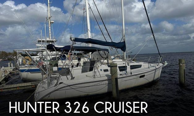 2002 Hunter 326 Cruiser