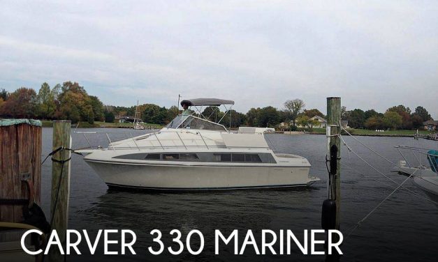 1995 Carver 330 Mariner