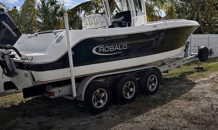 2019 Robalo R242 Explorer CC