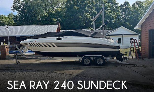 2004 Sea Ray 240 Sundeck