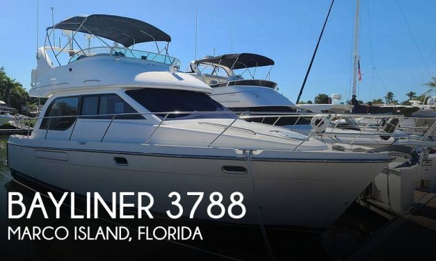 2001 Bayliner 3788 Command Bridge