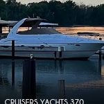 2004 Cruisers Yachts 370